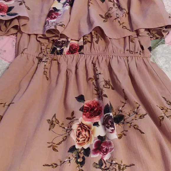 Tan off the shoulder floral dress - Picture 2 of 4